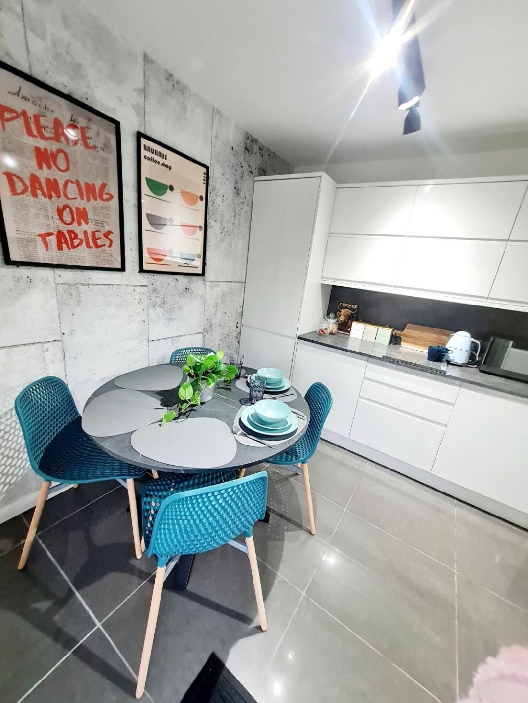 Bright 3Br Walking Distance To Town - Free Parking Apartment Glasgow Exterior foto